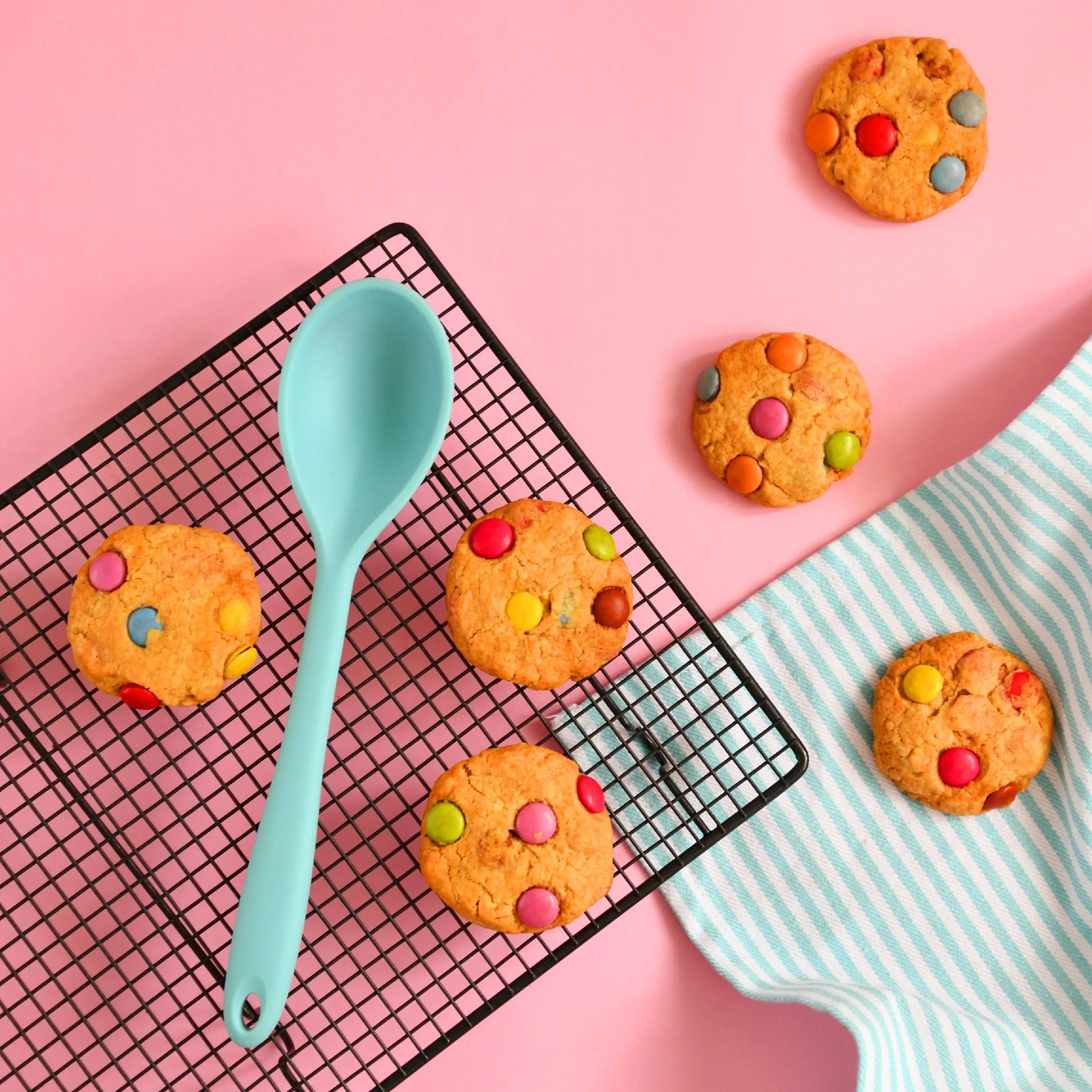 LARGE - Easy-to-bake - Smartie Cookie Mix - fun, adorable: Large