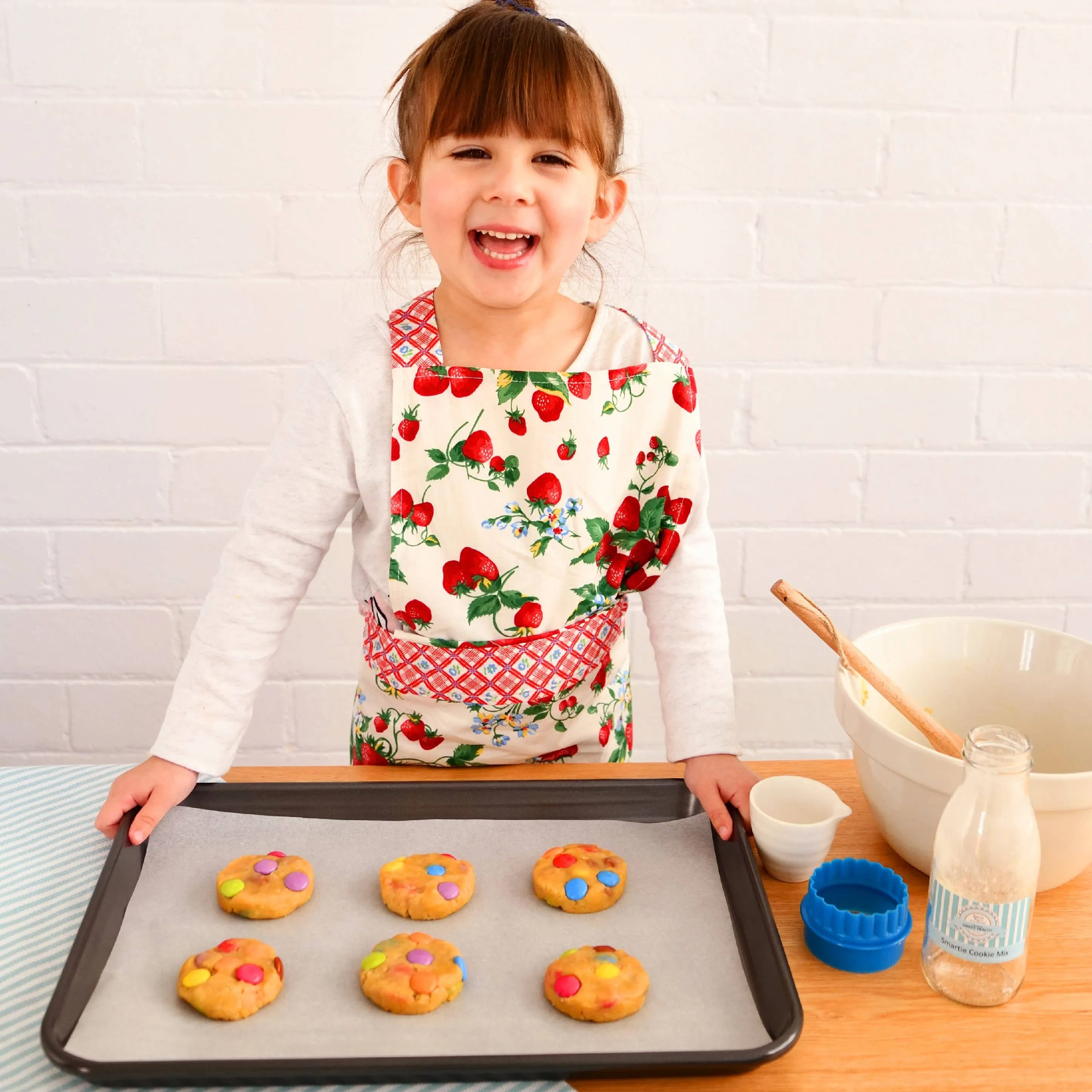 LARGE - Easy-to-bake - Smartie Cookie Mix - fun, adorable: Large